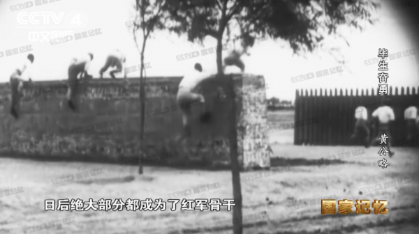 他的全名被毛澤東主席寫入詩詞，他是屢建奇功的紅軍將領……