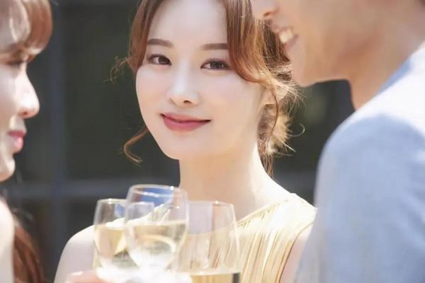 人生歡宴裡，你是主動出擊，頻頻舉杯，還是被動承受，等人敬酒？