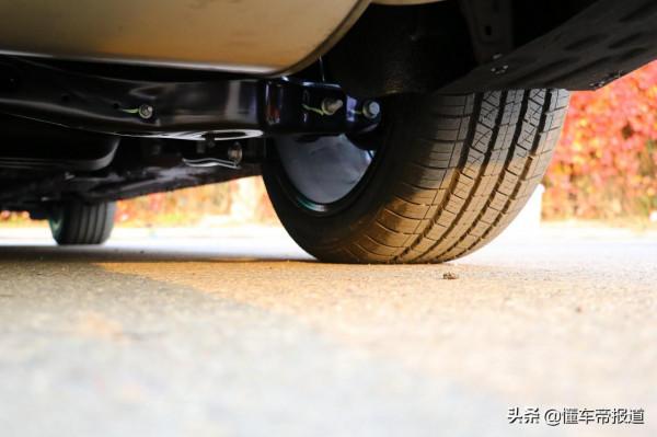 新車｜自帶“爆款”基因，換裝2.0T發動機！試駕新款奔騰B70