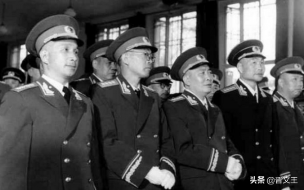 鄧小平曾位列開國元帥第七名，為何最終和開國元帥擦肩而過