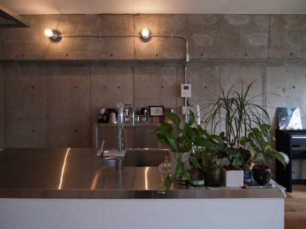 東京新宿38年房齡55平舊房改造,一進玄關,就是玻璃浴室 東京新宿38年房齡55平舊房改造,一進玄關,就是玻璃浴室