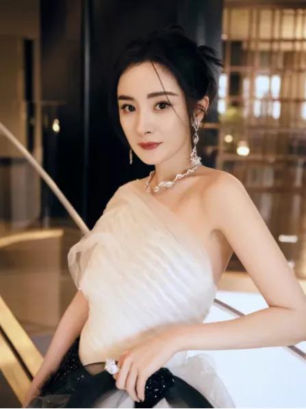 楊冪美照一冊，欣賞