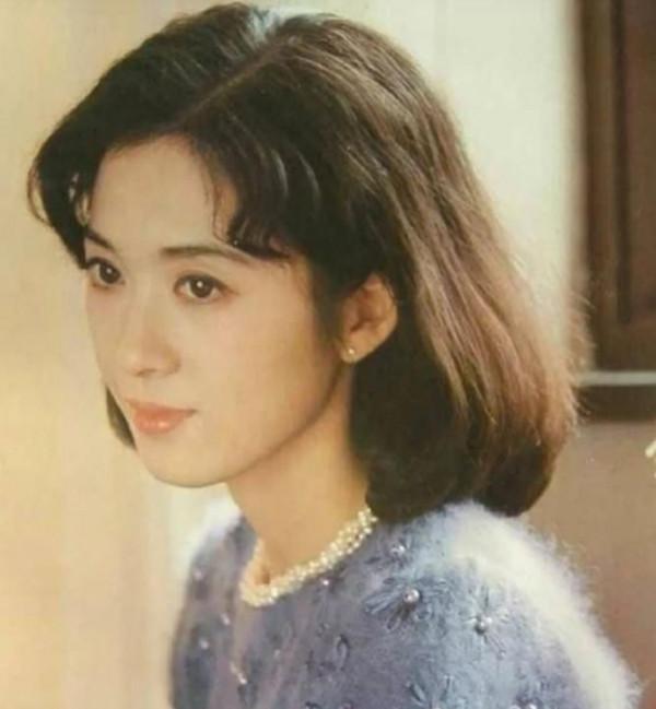 25歲火遍全國，28歲嫁老師，52歲跌落神壇，傅藝偉經歷了什麼？