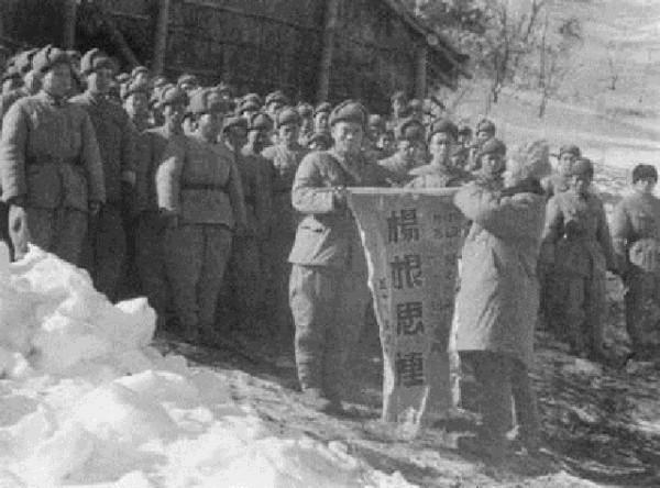 楊根思:一人葬送40餘名美軍,28歲光榮犧牲,朝鮮為他立碑 楊根思:一人葬送40餘名美軍,28歲光榮犧牲,朝鮮為他立碑