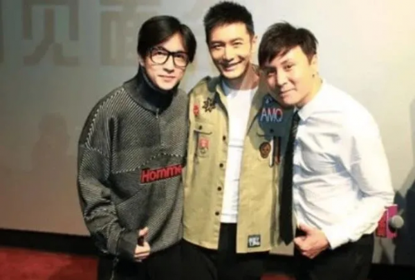 過氣主持人的卑微：沒工作、蹭朋友熱度、縣城混商演，一地的尷尬