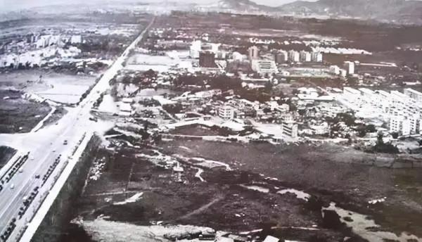 他是廈門市第一任市長,曾主管三個經濟特區的創辦工作,官至正部 他是廈門市第一任市長,曾主管三個經濟特區的創辦工作,官至正部