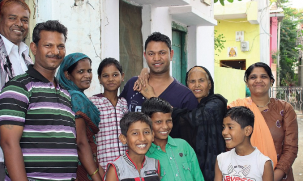 男子5歲時意外走失，25年後靠街景地圖找回家，母親竟在原地等他