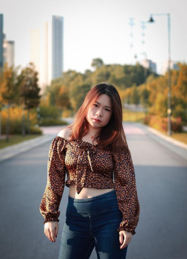 女歌手欠錢14年不還，被揭穿後“高情商”回應：我忘了