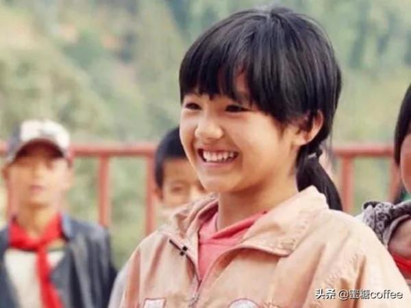 變形記最美最幸運的農村孩子現狀,善良的城市母親扶養,很幸福 變形記最美最幸運的農村孩子現狀,善良的城市母親扶養,很幸福