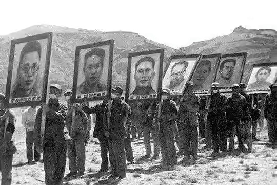 遵義會議後，博古被撤銷最高領導權，他弟弟卻越當越大，成正部級