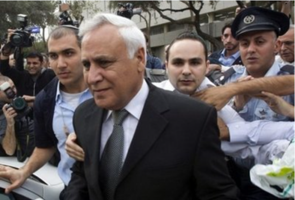 一個伊朗底層移民一躍成為以色列總統，被8個女性指控，結局如何