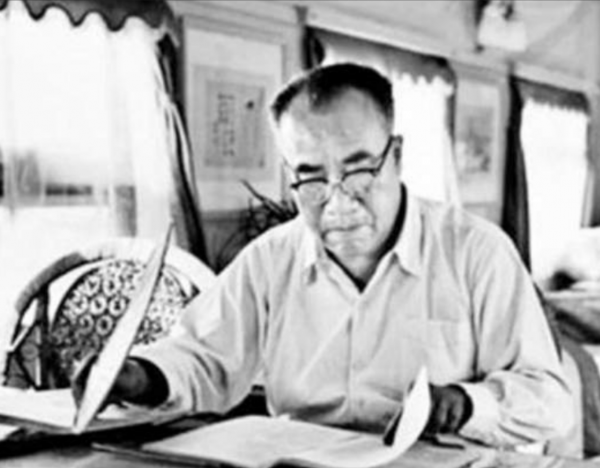 1950年，在一地主家搜出一張欠條，落款是朱德，朱德：讓他來北京