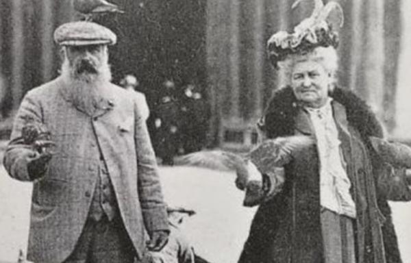 莫奈為不讓妻子受苦做富商女的情人，一生畫242幅睡蓮，86歲離世