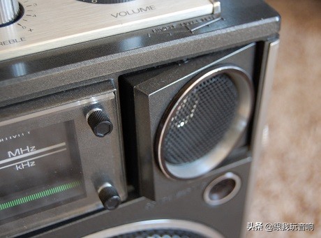 三洋sanyo 4波段收音機,單卡帶四喇叭收錄機音響 M9994 三洋sanyo 4波段收音機,單卡帶四喇叭收錄機音響 M9994