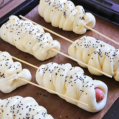 第一次嘗試熱狗麵包卷｜超級柔軟，沒想到這麼好吃