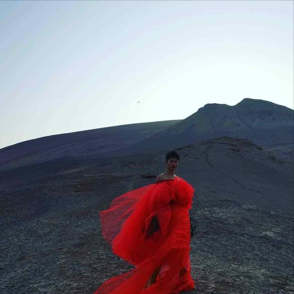 山村小路到巴黎時裝週，被罵“變態”的農村男孩，如何封神海外？