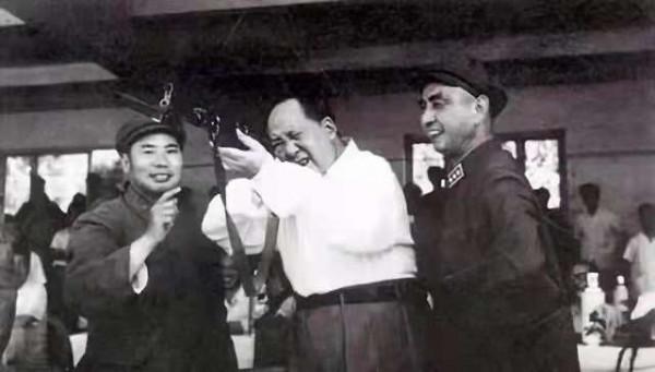 學深用活毛澤東思想的“四大主題”精髓 學深用活毛澤東思想的“四大主題”精髓