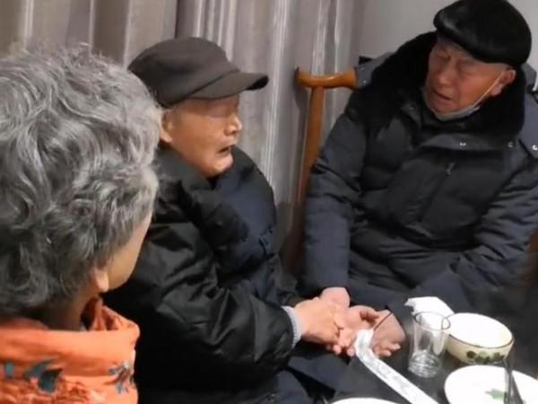 兄弟鬧矛盾幾年不聯絡，再見時情真意切痛哭不已，他們都想念對方