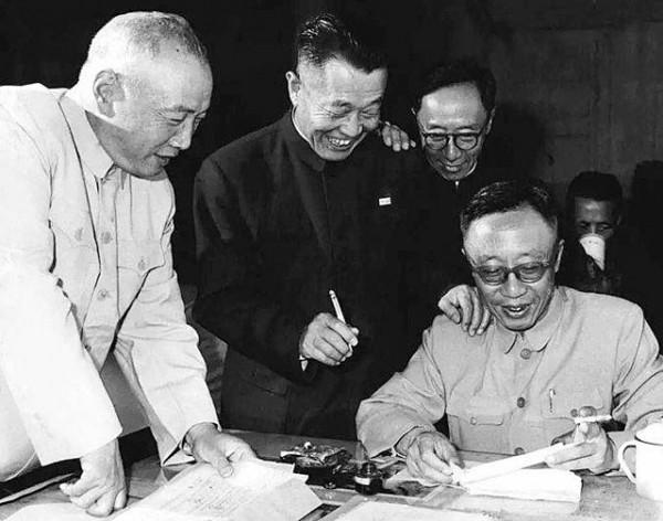 特赦訊息傳來，國民黨戰犯反應如何？王耀武一夜上了六七次廁所