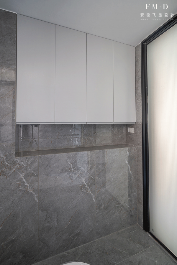 沒有想到，120㎡客廳陽臺打通後地磚通鋪，看起來比大平層還寬敞