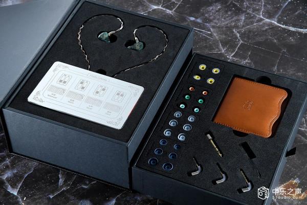 山靈 ME800耳機：雙動圈、四動鐵外加4種調聲、4款插頭自由切換