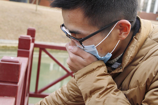 喉嚨裡經常有痰,吐不完,怎麼回事?要是嚥下去了,會有事嗎? 喉嚨裡經常有痰,吐不完,怎麼回事?要是嚥下去了,會有事嗎?