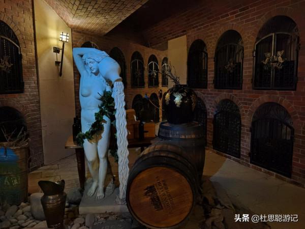 漢EV自駕新疆,探訪亞洲最大葡萄酒地下酒窖,逛完景區還送葡萄酒 漢EV自駕新疆,探訪亞洲最大葡萄酒地下酒窖,逛完景區還送葡萄酒