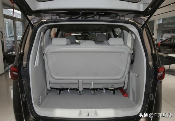 軸距超過3米的合資MPV！搭2.0T+9AT，實拍體驗別克GL8最低配版！