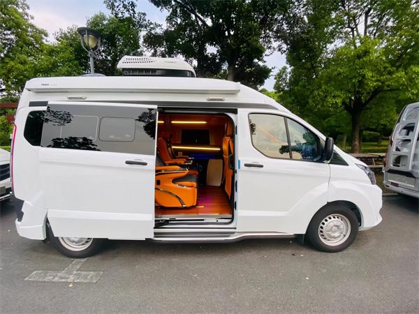 商旅兩用的福特小鋼炮來了 商旅兩用的福特小鋼炮來了