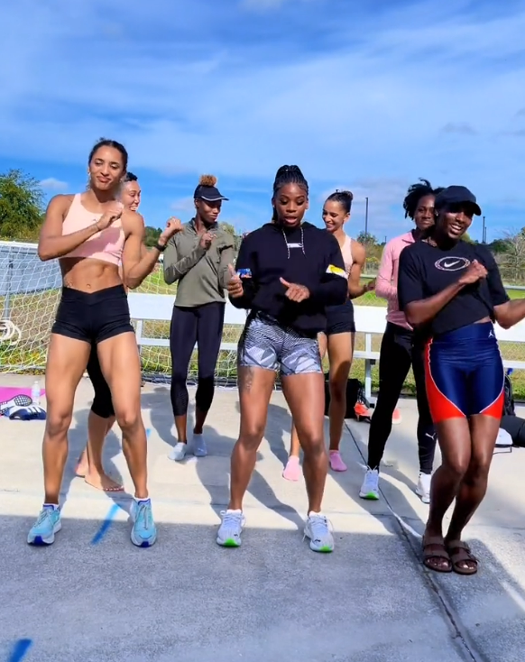 世界冠軍先後給美國名將+加拿大奧運冠軍生子，與謝震業一起訓練