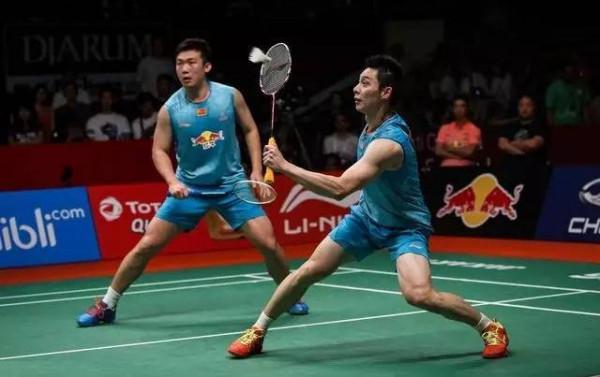 羽毛球必學技巧之：平抽球，多用於中場僵持階段的一種進攻性球路