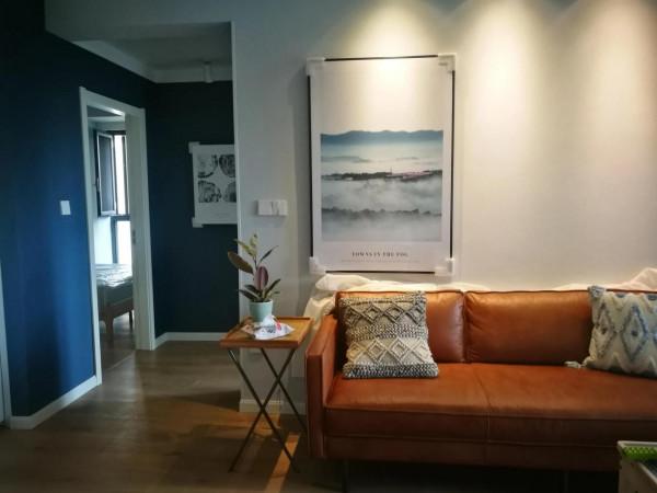 家裝中，可以來面深色的牆