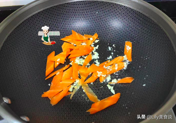 秋天，這三樣素菜一起炒，鮮美極了，不放肉也香，秋天吃它特養人