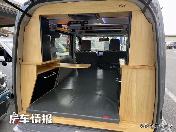 約合15萬的鈴木四驅房車，尺寸比飛度還小，車內能住2人有小餐廳