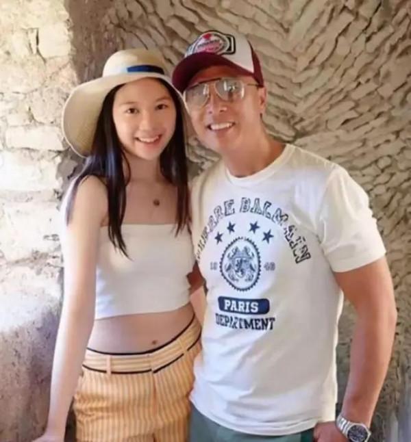 甄子丹女兒甄濟如17歲就長到1米8，比爸爸還高5釐米