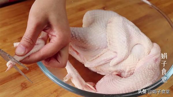 電飯煲燒雞,不加一滴水,肉鮮味美,軟爛不膩,出鍋饞得流口水 電飯煲燒雞,不加一滴水,肉鮮味美,軟爛不膩,出鍋饞得流口水