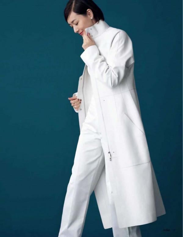 憑著“高雅穿搭”，50+的她美成一幅畫！3個精髓，帶你輕鬆取經