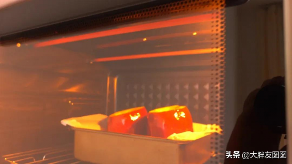 復刻！櫻桃小丸子裡的烤蘋果，一模一樣，一勺挖開，口水止不住了