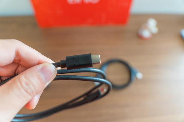 無極可調支架內建電池 EiMio M15B 便攜顯示器體驗 無極可調支架內建電池 EiMio M15B 便攜顯示器體驗