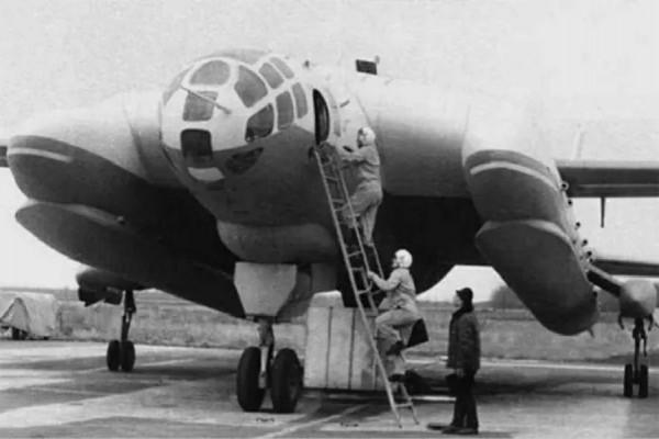 前蘇聯的“烏龜”地效飛行器,腦洞大開的反潛機VVA-14 前蘇聯的“烏龜”地效飛行器,腦洞大開的反潛機VVA-14