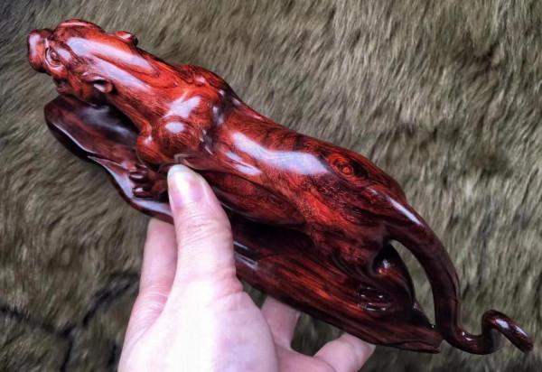 小葉紫檀木生花梨紋，這木雕好別緻啊