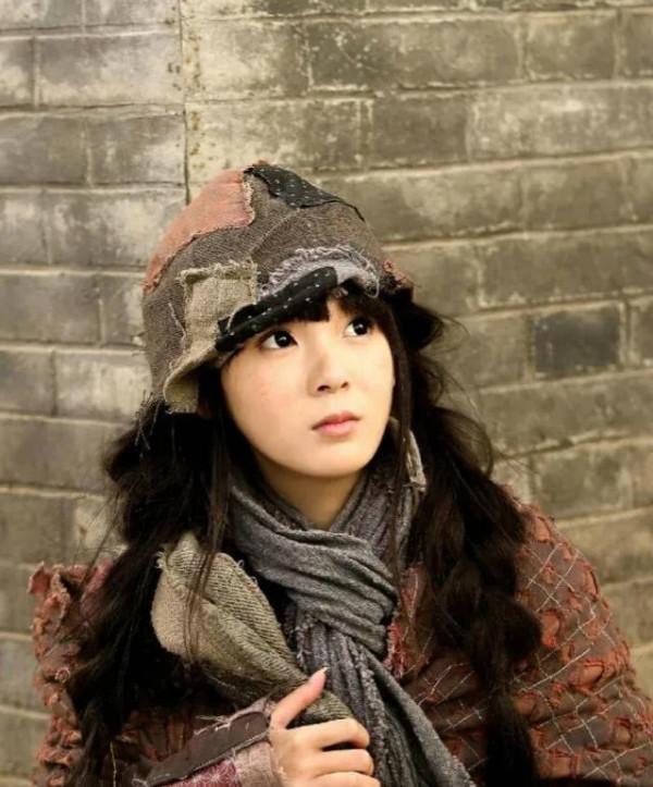 女明星演乞丐，楊穎不走心，楊超越太醜，看到劉亦菲披個麻袋也美