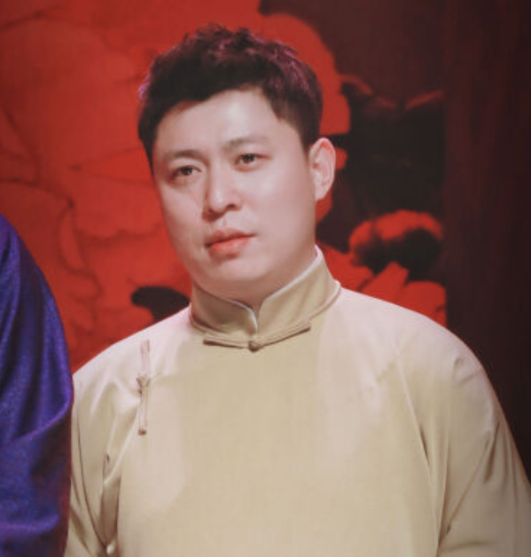 曹雲金有膽大鬧生日宴，卻沒膽惹李鶴東，這人究竟是什麼來頭呢？