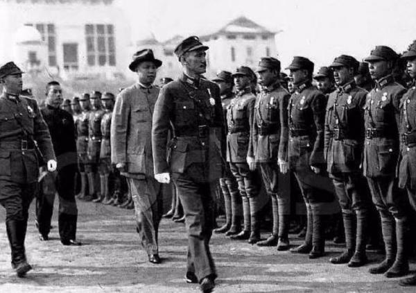 黃粟碰撞：黃伯韜死命糾纏粟裕3年，最終兵敗華野被流彈擊中斃命