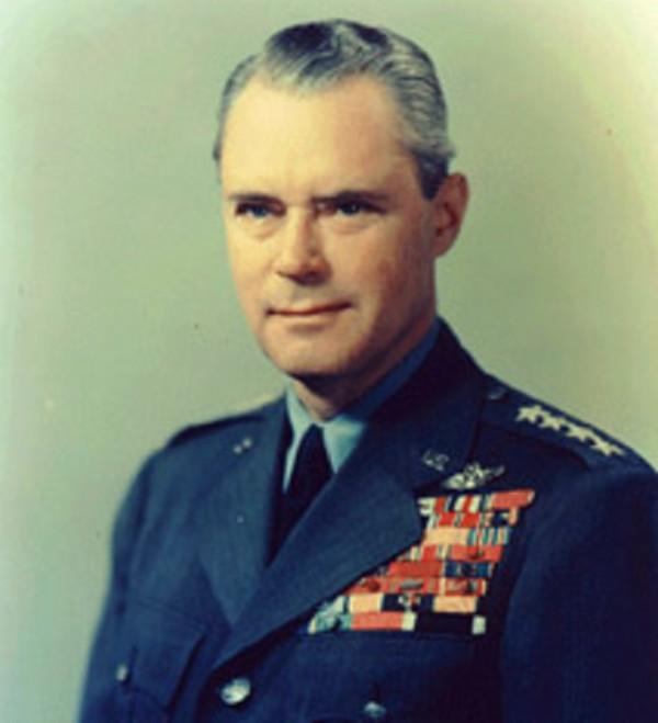 1950年,斯大林大發雷霆,原因竟是有人賣給中方低階飛機:米格9 1950年,斯大林大發雷霆,原因竟是有人賣給中方低階飛機:米格9