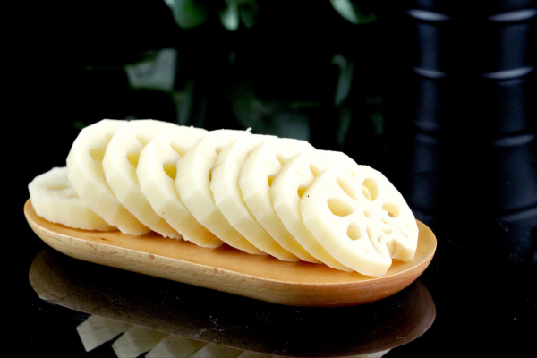 明日四九，若條件允許，建議吃&OpenCurlyDoubleQuote;3紅3白&rdquo;，寒氣少了身體更暖和