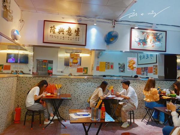 廣東佛山市中心有個復古茶餐廳，藏在小巷裡，遊客還以為到了香港