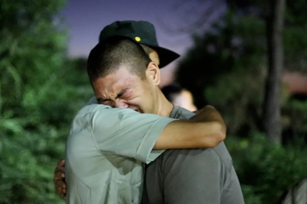 站直咯,不準哭 站直咯,不準哭