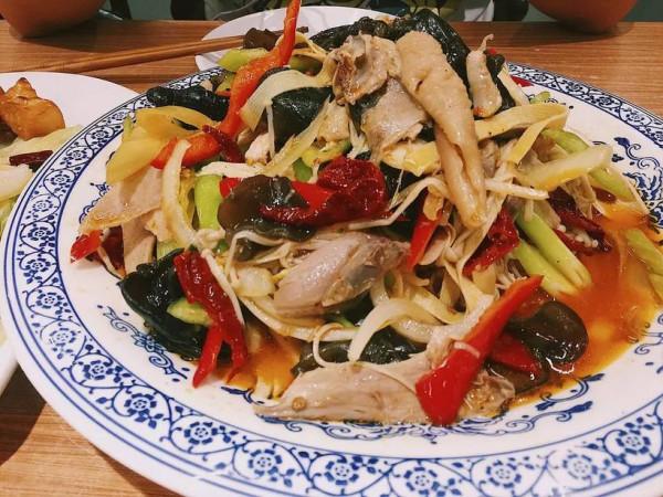 又麻又辣的新疆椒麻雞吃起來有多過癮呢? 又麻又辣的新疆椒麻雞吃起來有多過癮呢?