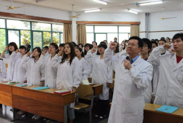 畢業後才知道,“醫生”和“教師”之間的區別,不僅僅是薪資 畢業後才知道,“醫生”和“教師”之間的區別,不僅僅是薪資